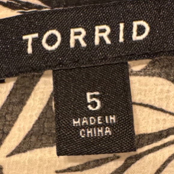 Torrid Size 5 Longline Black & Ivory Floral Kimono Duster 🌿🖤 - Picture 3 of 7